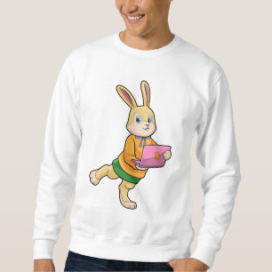 Sweatshirt Bunny comme secrétaire avec ordinateur portable