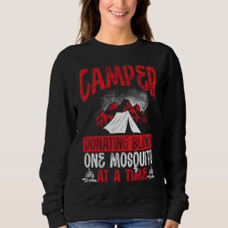 Sweatshirt Camping donnant du sang un moustique à la fois Cam