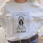 Sweatshirt Carte Tarot de mariée céleste Customisée<br><div class="desc">Cette carte de tarot de mariée en bachelorette céleste personnalisable, assortie à un sweatshirt cravate, est parfaite pour votre prochaine fête de bachelorette ! Parfait pour votre bachelorette céleste, ce sweatshirt fera certainement une déclaration. Notre carte de tarot de mariée céleste boho personnalisée assortie sweatshirt cravate est sûr de rendre...</div>