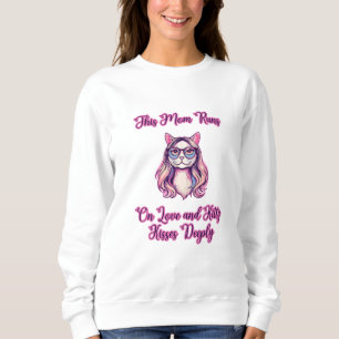 Sweatshirt Cette maman fonctionne à l'amour et aux baisers de