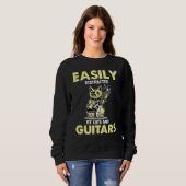 Sweatshirt Chat Jouer De La Guitare Facilement Distrait Par L (Devant entier)