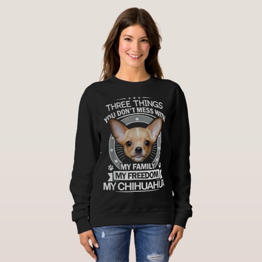 Sweatshirt Chihuahua Trois Choses Que Vous Ne Manquez Pas Ave (Devant entier)