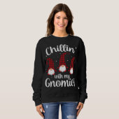 Sweatshirt Chillin' with My Gnomies Buffalo Red Plaid Christa (Devant entier)