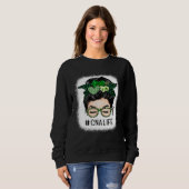 Sweatshirt CNA Nurse Nursing Assistant Messy Bun St Patrick s (Devant entier)