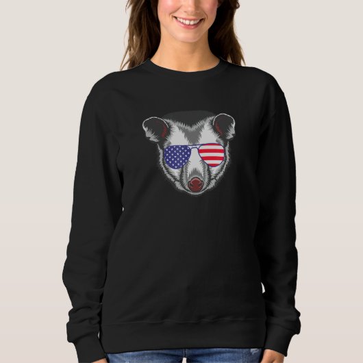 Sweatshirt Cool Opossum Portant un drapeau américain Lunettes (Devant)