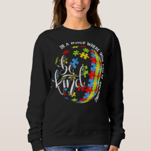 Sweatshirt Dans Un Monde Où L'On Peut Être N'Importe Quoi D'A