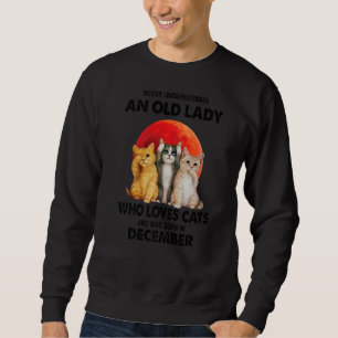 Sweatshirt Décembre Ne Sous-Estime Jamais Une Vieille Dame Qu