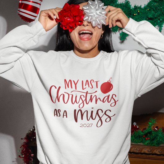 Sweatshirt Dernier Noël comme une Miss | Whimsy Red Typograph