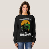 Sweatshirt Easily Distracted By Tractors Funny Farmer Quote (Devant entier)