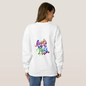 Sweatshirt Empowered & Stylish : Women's Graphic Tee" (Dos entier)