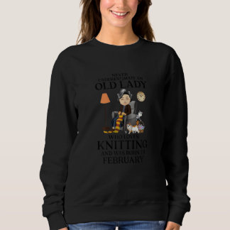 Sweatshirt Femme Vielle Dame Aime Tricot Né En Février Kn