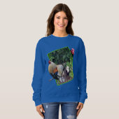 Sweatshirt **"Fowl Play : Cachet de poulet en 3D"** (Devant entier)