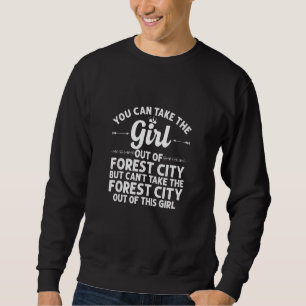 Sweatshirt Girl Out Of Forest City Nc Caroline du Nord Funny 