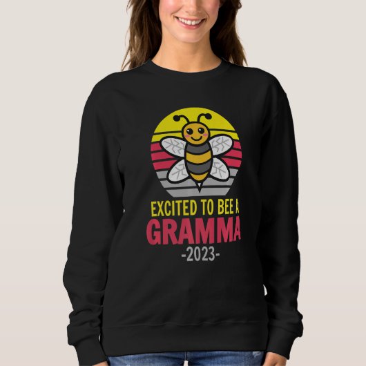 Sweatshirt Gramma 2023  Bee  Grandma  Excited To Be A Gramma (Devant)