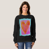 Sweatshirt Grand Coeur rose Art Abstrait à porter (Devant entier)