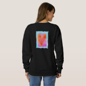Sweatshirt Grand Coeur rose Art Abstrait à porter (Dos entier)