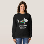 Sweatshirt Grandma Shark Puzzle pièce Cool Sensibilisation su (Devant entier)