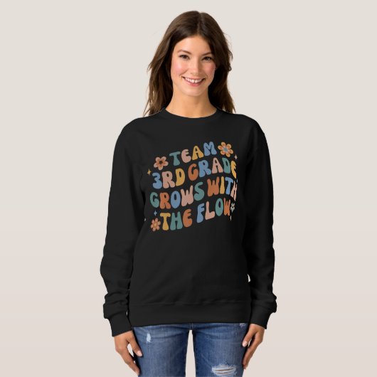 Sweatshirt Groovy Team 3rd Grade Grows With The Flow Back To  (Devant entier)