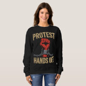 Sweatshirt Hands Off Protest Activism Shirt – Bold Freedom (Devant entier)
