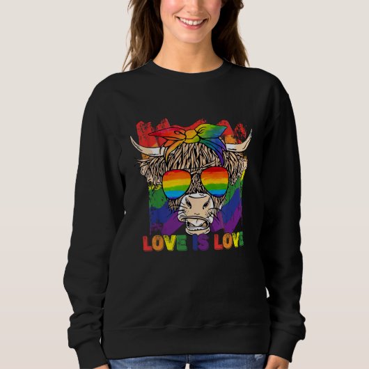 Sweatshirt Highland Cow Love is Love Rainbow Flag LGBT Pride (Devant)
