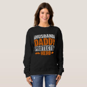 Sweatshirt Husband Daddy Protector Hero Saying Fathers Day Fl (Devant entier)