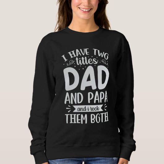 Sweatshirt I Have Two Titles Dad And Papa And I Rock Them Bot (Devant)