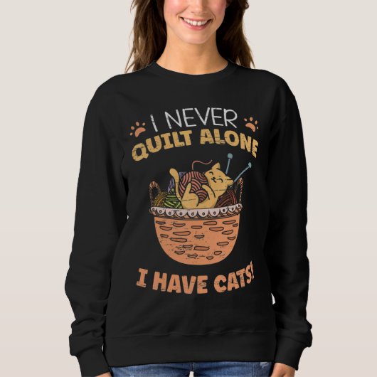 Sweatshirt I Never Quilt Alone I Have Cats Quilting Sewing (Devant)