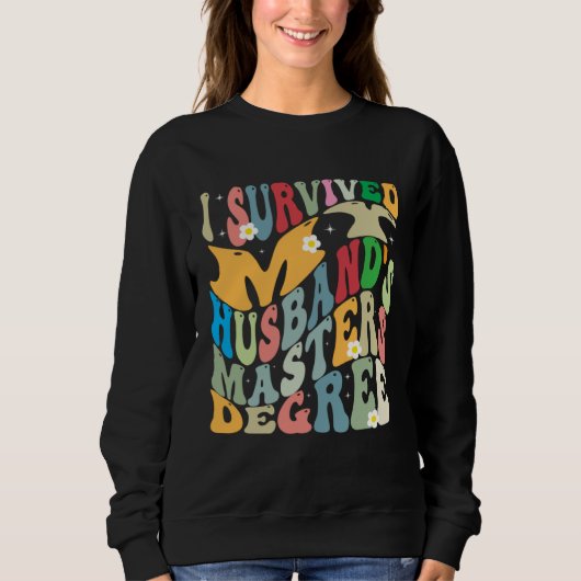 Sweatshirt I Survived My Husband s Masters Degree Groovy Grad (Devant)