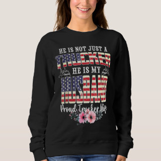 Sweatshirt Il N'Est Pas Seulement Un Camionneur Il Est Mon Ma