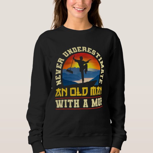 Sweatshirt Janitor Cleaner Never Underestimate An Old Man Wit (Devant)