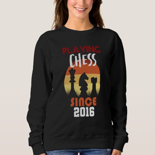 Sweatshirt Joue aux échecs depuis 2016 (Devant)