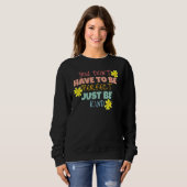 Sweatshirt Juste être un peu Rainbow Typographie Inspiration (Devant entier)