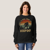 Sweatshirt Juste une fille qui aime Bigfoot Funny Retro Vinta (Devant entier)