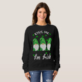 Sweatshirt Kiss Me I'm Irish. Gnome Shamrock Clover Saint Pat (Devant entier)