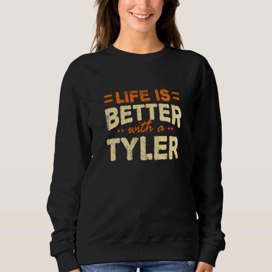 Sweatshirt La Vie Est Meilleure Avec Un Nom Tyler Personnalis (Devant)