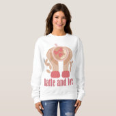 Sweatshirt Latte et coupe d'amour, mains et citation de café (Devant entier)