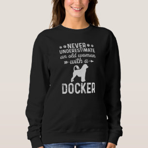 Sweatshirt Les Femmes Ne Sous-Estiment Jamais Une Vieille Fem