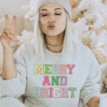 Sweatshirt Lettre Patch Chenille Joyeuse Et Lumineuse Noël<br><div class="desc">Partagez la joie des fêtes avec ce design festif de chemise Joyeux et Lumineux de Noël. Parfait pour offrir un cadeau de Noël ou pour vous offrir un bonheur de vacances ! Ce design est composé de lettres patchs colorées et tendance qui disent "Joyeux et brillant".</div>