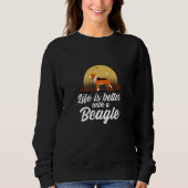 Sweatshirt Life is better with a beagle dog lover Novelty Tee (Devant)