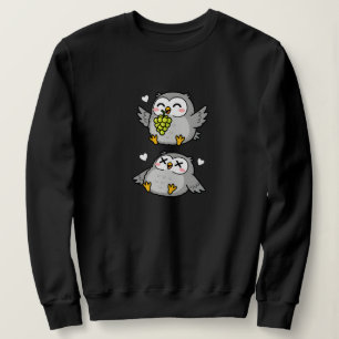 Sweatshirt Mignons hiboux de dessin animé mangeant des raisin