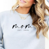 Sweatshirt Modern Script “Mom” Established Date, New Mom Gift