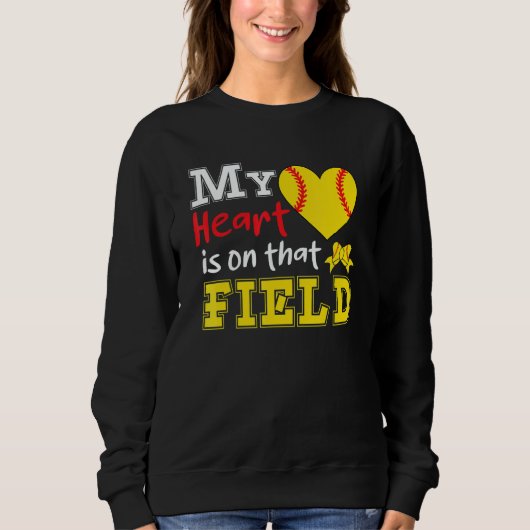 Sweatshirt My Heart is on that Field Softball  Softball Mom (Devant)