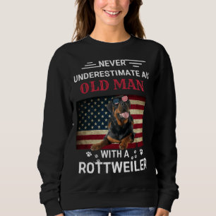 Sweatshirt Ne Sous-Estimez Jamais Un Vieux Homme Avec Un Rott