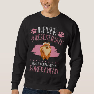 Sweatshirt Ne Sous-Estimez Jamais Une Vieille Femme Avec Pomé