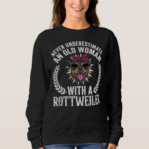 Sweatshirt Ne Sous-Estimez Jamais Une Vieille Femme Avec Un R