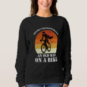Sweatshirt Never Underestimate An Old Man On A Bike Fun Bicyc (Devant)