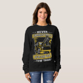 Sweatshirt Never Underestimate An Old Man With Tow Truck Tow  (Devant entier)