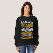 Sweatshirt Nothing Scares Me My Grandmama Is Ecuadorian  Ecua (Devant entier)
