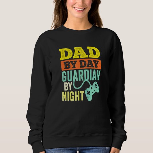 Sweatshirt Papa By Day Guardian By Night Video Game Couleur (Devant)