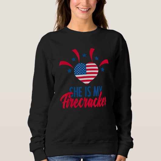 Sweatshirt Patriotique Elle Est Mes Pétards 4 Juillet Ameri (Devant)